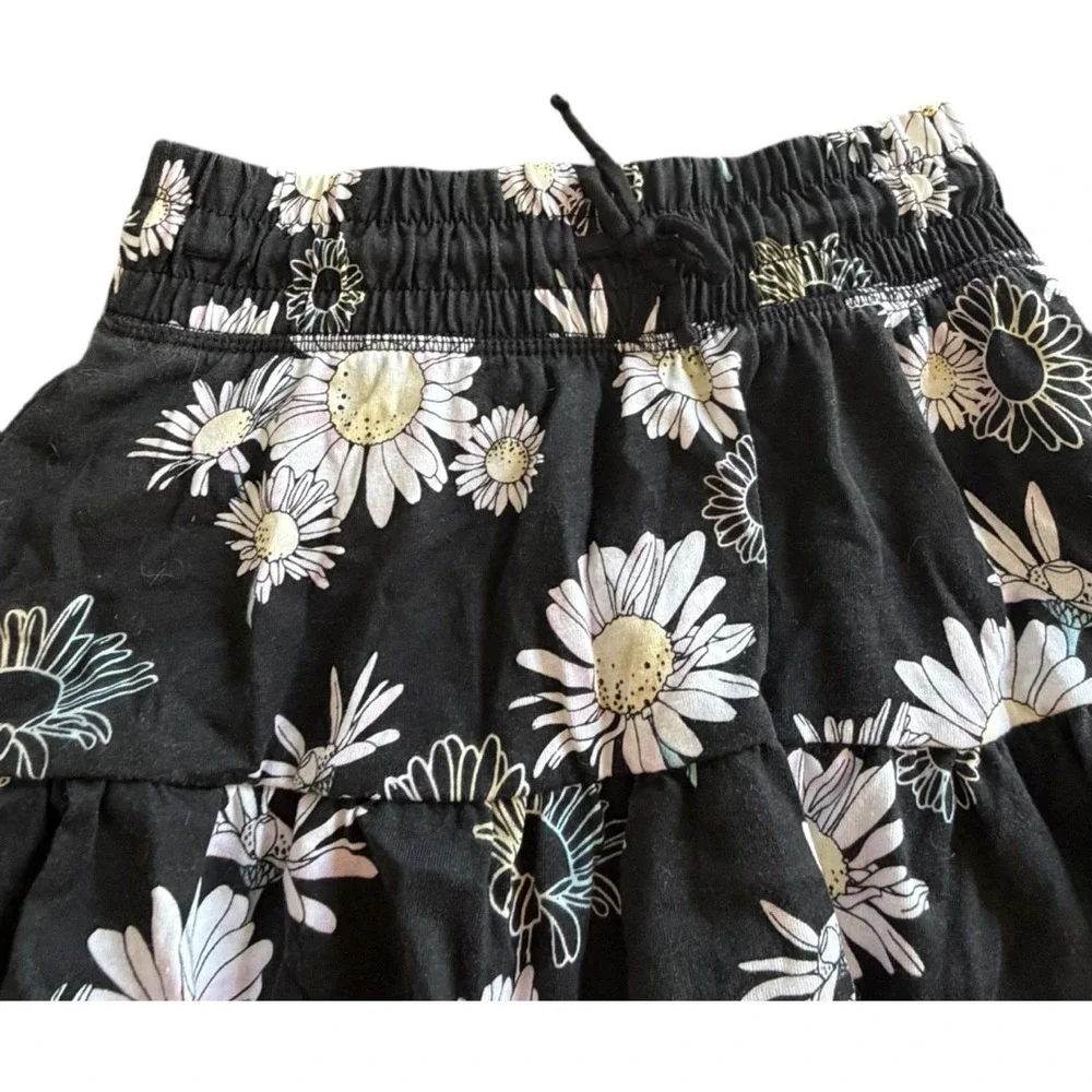Justice Girls Floral Skort Black Daisy Print Tiered Athletic Skirt Size S 7/8